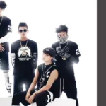 Integrantes do BTS posando com roupas de estilo hip-hop, representando a era do álbum 2 COOL 4 SKOOL, que inclui a faixa Outro Circle Room Cypher. Artigo do site Bangtan Now.