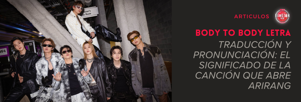 Los siete integrantes de BTS posan juntos entre bastidores de un concierto en Chicago, en un pasillo industrial de concreto con tuberías a la vista en el techo y cajas de equipo a la izquierda, bajo un letrero que indica "Visitor's Locker Room". Seis están de pie uno al lado del otro, con looks negros y grises de cuero y jeans, con cadenas y lentes oscuros. El séptimo aparece en lo alto, sentado sobre una estructura al centro, con abrigo y lentes blancos, una pierna estendida y botas negras de caña alta. Imagen de portada del artículo sobre Body to Body BTS letra, con traducción, pronunciación y significado de la canción que abre el álbum Arirang.