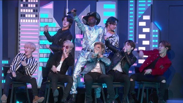 BTS no Grammy 2020, cantando Old Town Road ao lado de Lil Nas X